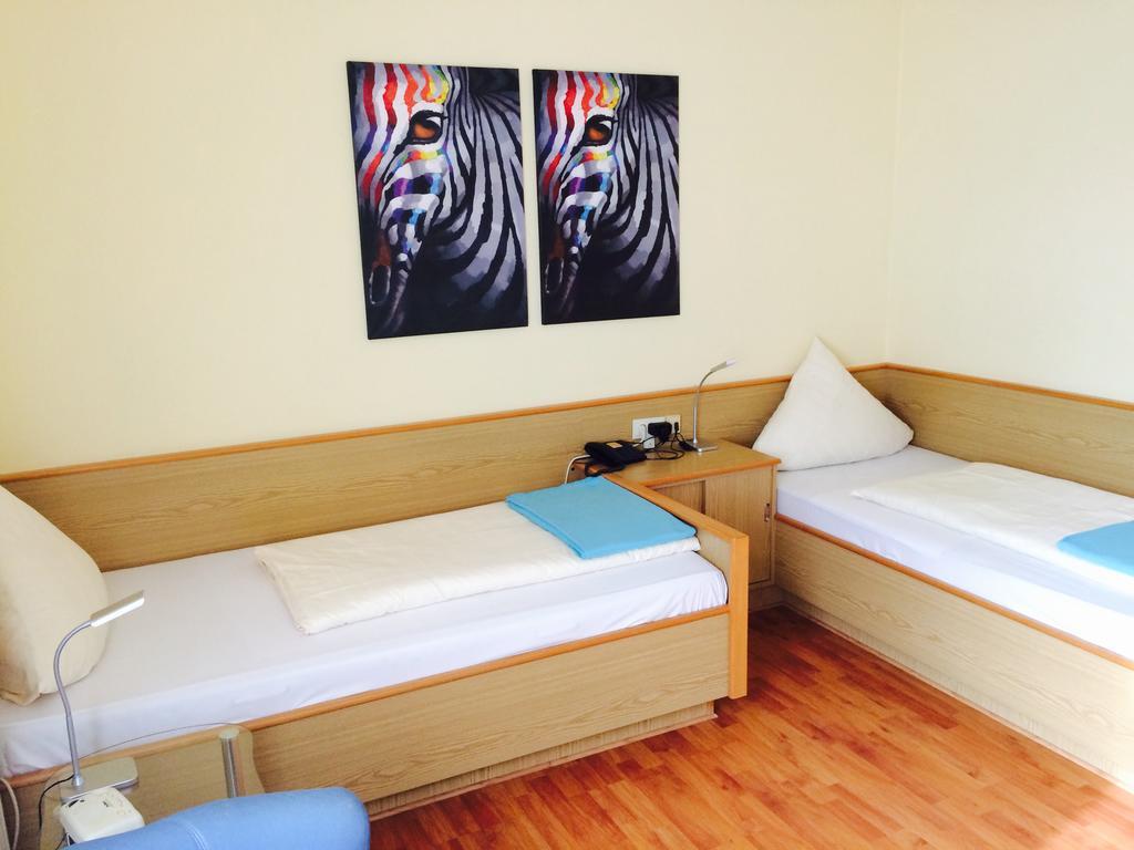 Hotel Garni Am Goetheplatz Bad Münster am Stein-Ebernburg Chambre photo