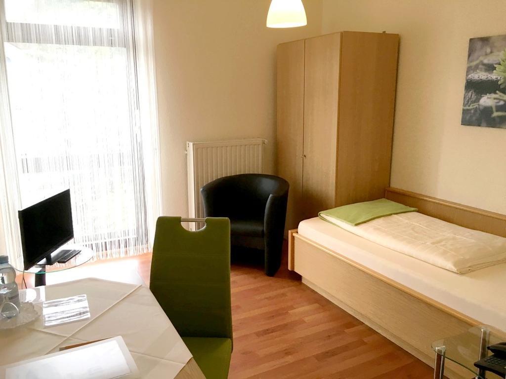 Hotel Garni Am Goetheplatz Bad Münster am Stein-Ebernburg Extérieur photo