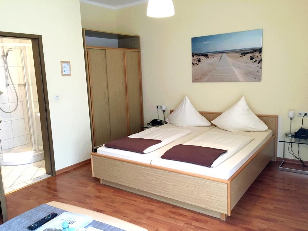 Hotel Garni Am Goetheplatz Bad Münster am Stein-Ebernburg Extérieur photo