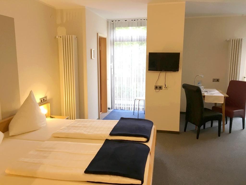 Hotel Garni Am Goetheplatz Bad Münster am Stein-Ebernburg Extérieur photo