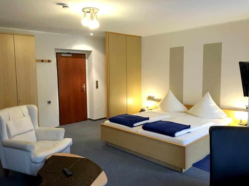 Hotel Garni Am Goetheplatz Bad Münster am Stein-Ebernburg Extérieur photo