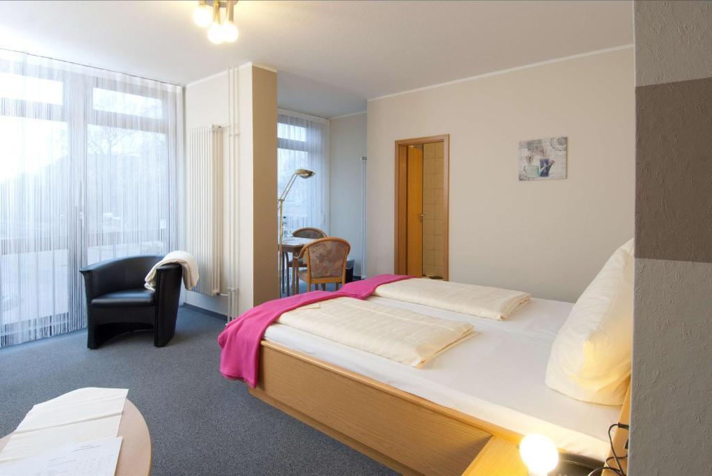 Hotel Garni Am Goetheplatz Bad Münster am Stein-Ebernburg Chambre photo