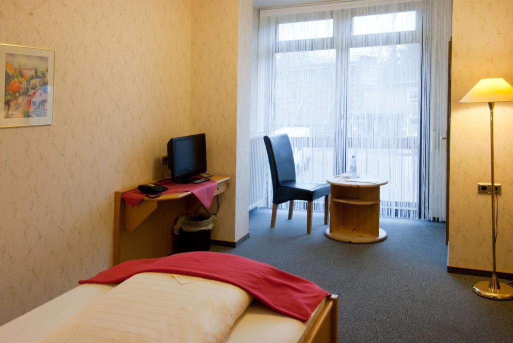 Hotel Garni Am Goetheplatz Bad Münster am Stein-Ebernburg Chambre photo